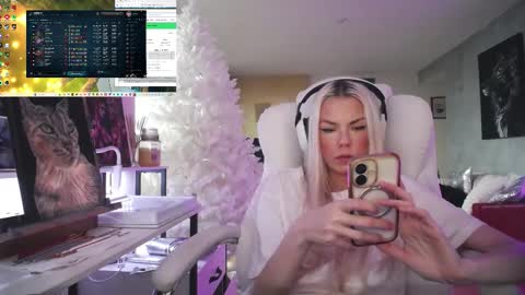 stage Kylie Sinner  brand CLITBAIT online show from January 16, 2026, 12:20 pm