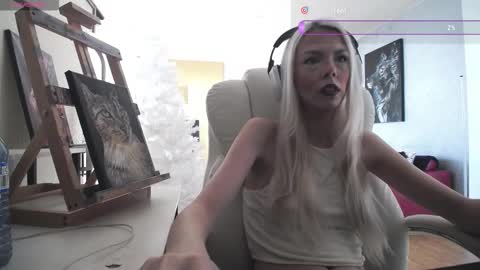 stage Kylie Sinner  brand CLITBAIT online show from February 15, 2026, 3:42 pm