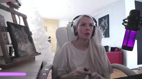 stage Kylie Sinner  brand CLITBAIT online show from February 21, 2026, 12:28 pm