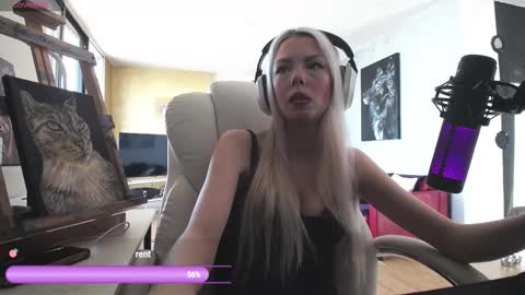 stage Kylie Sinner  brand CLITBAIT online show from February 28, 2026, 1:01 pm