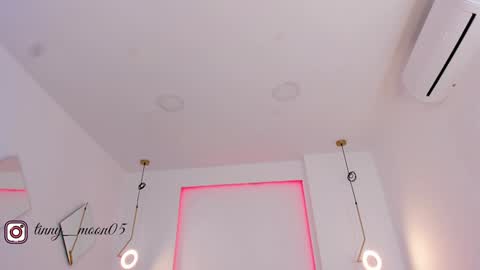 Luna  online show from February 3, 2025, 2:02 pm