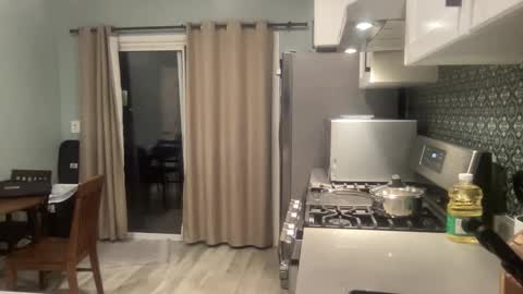 Snapshot of tlayne410 chatting on February 19, 2025, 7:06 am tlayne410 online show from February 19, 2025, 7:06 am