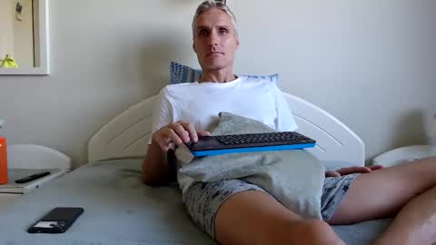 Daniel Bisexual uncut 20cm online show from September 28, 2025, 6:30 am