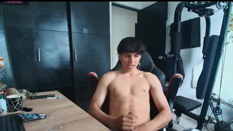 Snapshot of tokio2005 chatting on December 17, 2025, 1:28 pm tokio2005 online show from December 17, 2025, 1:28 pm