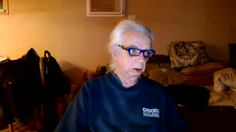 Snapshot of tom112292014 chatting on December 23, 2024, 2:45 am tom112292014 online show from December 23, 2024, 2:45 am