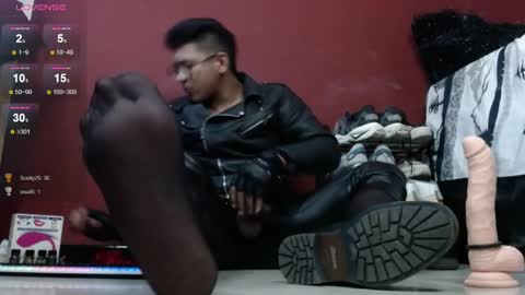 Snapshot of tom_brown12 chatting on December 9, 2024, 2:17 pm Tom online show from December 9, 2024, 2:17 pm