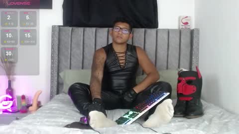 Snapshot of tom_brown12 chatting on January 15, 2025, 1:23 am Tom online show from January 15, 2025, 1:23 am