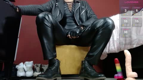 Snapshot of tom_brown12 chatting on January 30, 2025, 11:01 am Tom online show from January 30, 2025, 11:01 am