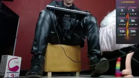 Snapshot of tom_brown12 chatting on February 1, 2025, 1:44 am Tom online show from February 1, 2025, 1:44 am