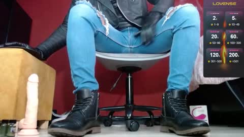 Snapshot of tom_brown12 chatting on February 9, 2025, 3:45 pm Tom online show from February 9, 2025, 3:45 pm