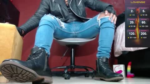 Snapshot of tom_brown12 chatting on February 10, 2025, 11:02 pm Tom online show from February 10, 2025, 11:02 pm