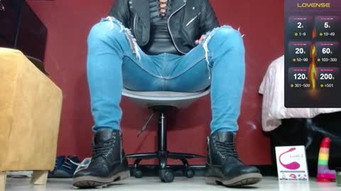 Snapshot of tom_brown12 chatting on February 11, 2025, 12:05 pm Tom online show from February 11, 2025, 12:05 pm