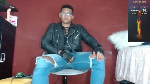 Snapshot of tom_brown12 chatting on February 13, 2025, 12:02 am Tom online show from February 13, 2025, 12:02 am