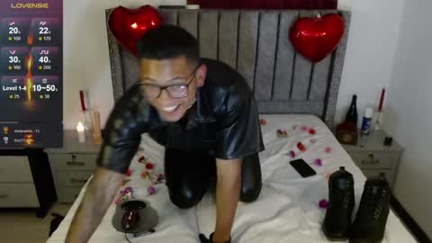 Snapshot of tom_brown12 chatting on February 15, 2025, 1:21 am Tom online show from February 15, 2025, 1:21 am