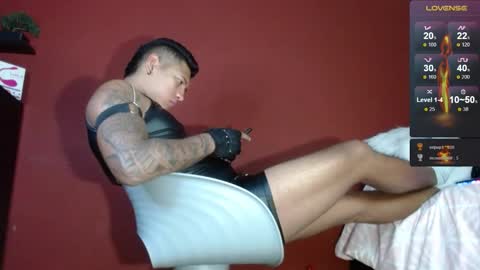 Snapshot of tom_brown12 chatting on February 17, 2025, 1:04 am Tom online show from February 17, 2025, 1:04 am