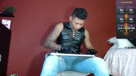 Snapshot of tom_brown12 chatting on February 17, 2025, 9:56 am Tom online show from February 17, 2025, 9:56 am