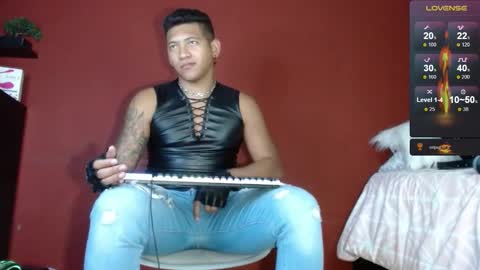 Snapshot of tom_brown12 chatting on February 17, 2025, 12:59 pm Tom online show from February 17, 2025, 12:59 pm