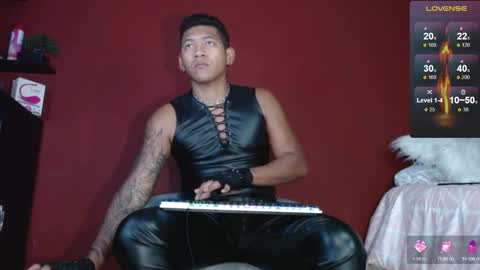 Snapshot of tom_brown12 chatting on February 20, 2025, 2:29 am Tom online show from February 20, 2025, 2:29 am