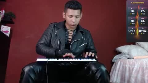 Snapshot of tom_brown12 chatting on February 20, 2025, 11:10 pm Tom online show from February 20, 2025, 11:10 pm