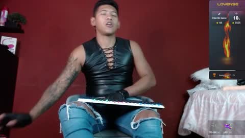 Snapshot of tom_brown12 chatting on February 21, 2025, 2:17 am Tom online show from February 21, 2025, 2:17 am