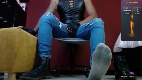 Snapshot of tom_brown12 chatting on February 21, 2025, 11:01 am Tom online show from February 21, 2025, 11:01 am