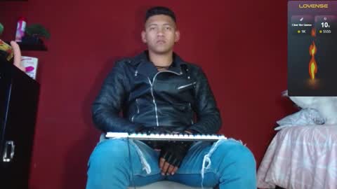 Snapshot of tom_brown12 chatting on February 21, 2025, 11:32 pm Tom online show from February 21, 2025, 11:32 pm