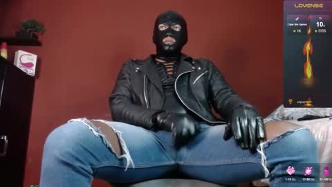 Snapshot of tom_brown12 chatting on March 12, 2025, 12:53 am Tom online show from March 12, 2025, 12:53 am