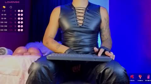 Snapshot of tom_brown12 chatting on October 1, 2025, 2:17 am Tom online show from October 1, 2025, 2:17 am