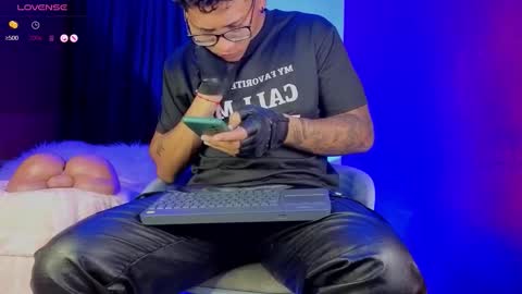 Snapshot of tom_brown12 chatting on October 5, 2025, 11:35 pm Tom online show from October 5, 2025, 11:35 pm