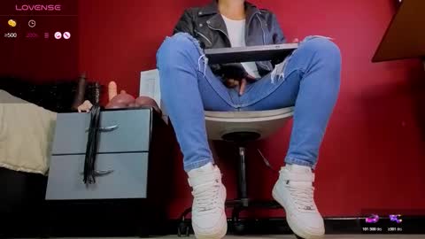 Snapshot of tom_brown12 chatting on October 29, 2025, 1:52 am Tom online show from October 29, 2025, 1:52 am