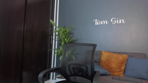 Tom Sin online show from December 31, 2024, 6:57 pm