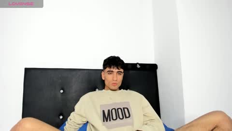 Snapshot of tom_walton chatting on February 9, 2025, 9:28 pm tom online show from February 9, 2025, 9:28 pm