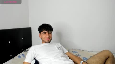 Snapshot of tom_walton chatting on March 12, 2025, 2:41 am tom online show from March 12, 2025, 2:41 am