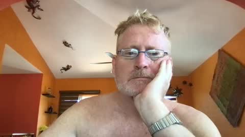 Hola online show from September 18, 2025, 6:10 pm