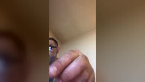 tomcop11111 online show from July 5, 2026, 4:41 am