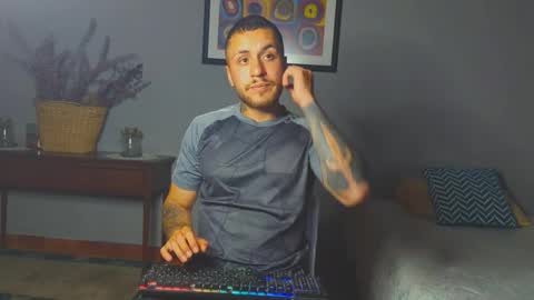 tomDavisXl online show from March 22, 2026, 1:53 am