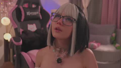 Snapshot of tomie_san chatting on September 26, 2025, 1:53 am Tomie online show from September 26, 2025, 1:53 am