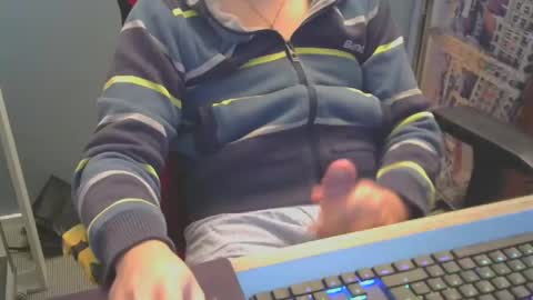 Snapshot of tomin3m chatting on December 2, 2024, 5:48 pm tomin3m online show from December 2, 2024, 5:48 pm