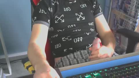 Snapshot of tomin3m chatting on December 8, 2024, 10:19 am tomin3m online show from December 8, 2024, 10:19 am