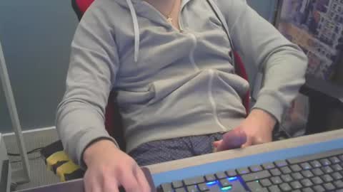 Snapshot of tomin3m chatting on December 20, 2024, 7:39 pm tomin3m online show from December 20, 2024, 7:39 pm