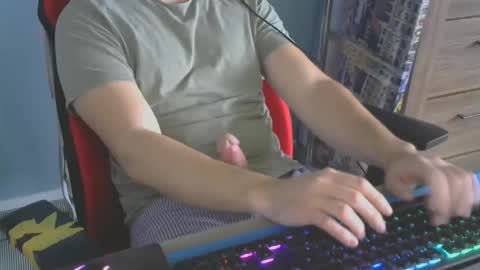 Snapshot of tomin3m chatting on December 28, 2024, 11:09 am tomin3m online show from December 28, 2024, 11:09 am