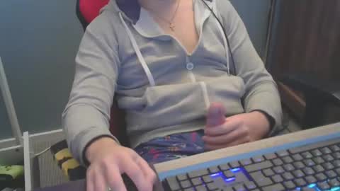 Snapshot of tomin3m chatting on January 11, 2025, 12:12 am tomin3m online show from January 11, 2025, 12:12 am