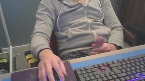 Snapshot of tomin3m chatting on February 3, 2025, 5:14 pm tomin3m online show from February 3, 2025, 5:14 pm