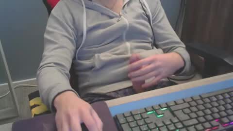 Snapshot of tomin3m chatting on February 21, 2025, 7:21 pm tomin3m online show from February 21, 2025, 7:21 pm