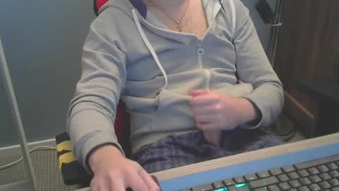 Snapshot of tomin3m chatting on February 22, 2025, 1:44 am tomin3m online show from February 22, 2025, 1:44 am