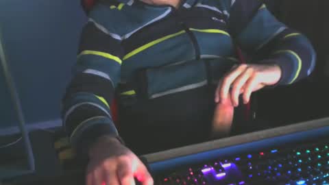 Snapshot of tomin3m chatting on February 28, 2025, 5:04 pm tomin3m online show from February 28, 2025, 5:04 pm