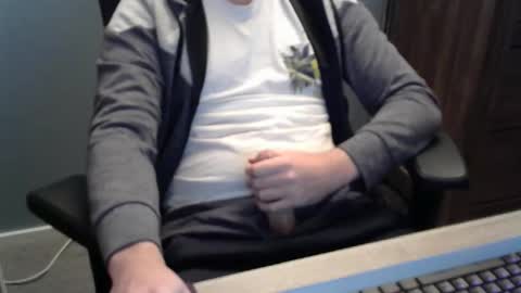 Snapshot of tomin3m chatting on October 10, 2025, 11:04 pm tomin3m online show from October 10, 2025, 11:04 pm