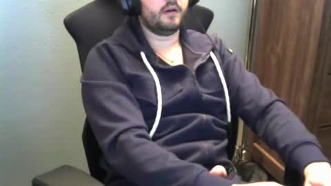 Snapshot of tomin3m chatting on November 10, 2025, 5:34 pm tomin3m online show from November 10, 2025, 5:34 pm