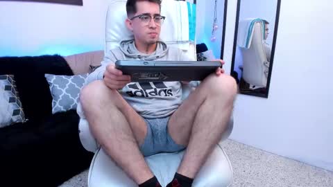 Snapshot of tommas_johnson chatting on March 7, 2026, 4:42 am Tomas online show from March 7, 2026, 4:42 am