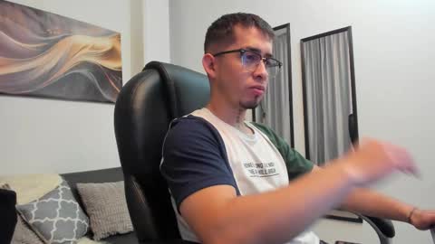 Snapshot of tommas_johnson chatting on March 18, 2026, 3:53 am Tomas online show from March 18, 2026, 3:53 am